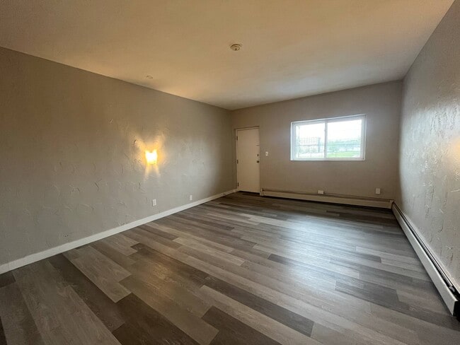 Photo du bâtiment - 401 Elmwood Dr