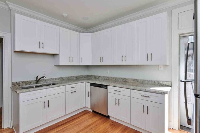 Building Photo - 5461 S Everett Ave