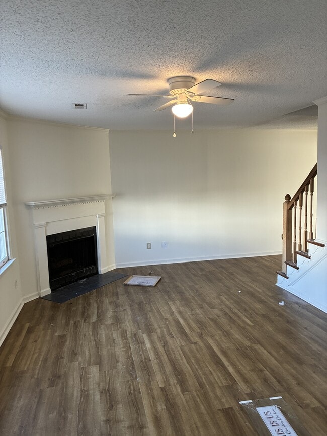 Building Photo - 3820 Sterling Pointe Dr