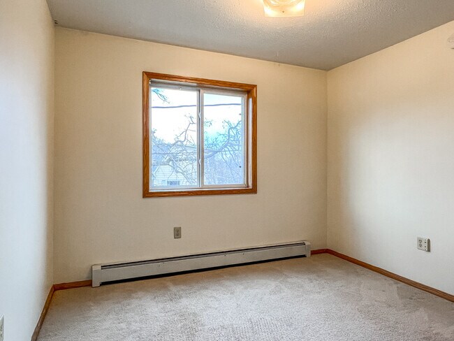 Dormitorio 3 - 2216 Longyear Ave