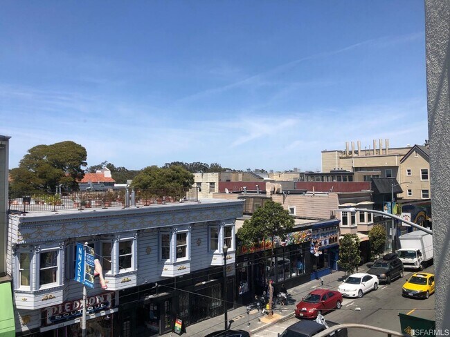 Building Photo - 1459 Haight St