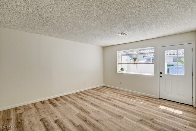 Foto del edificio - 2040 Willowbury Dr