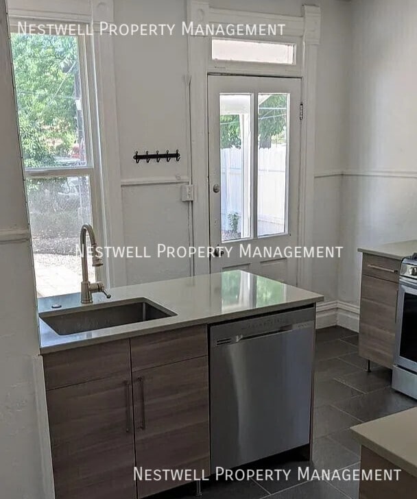 Building Photo - 873 E 300 S
