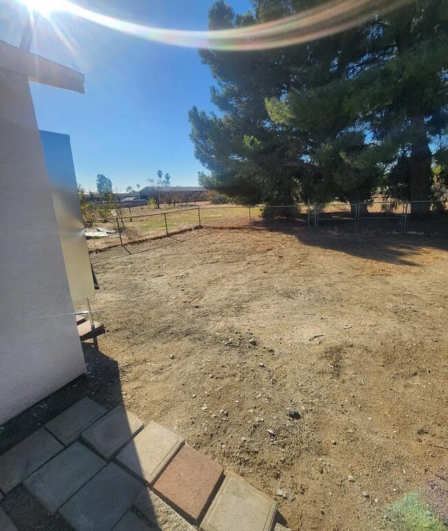 Foto del edificio - 9168 Cypress Ave