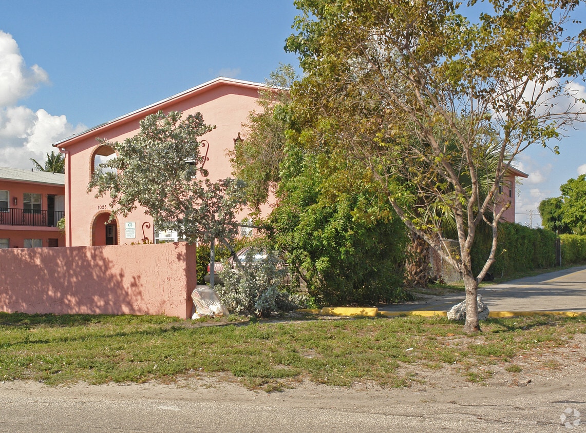 Primary Photo - 1025 NE 3rd Ave