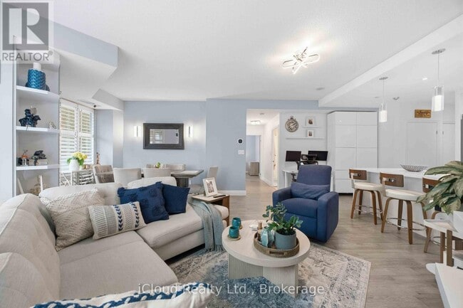 Building Photo - 300 Bloor St E