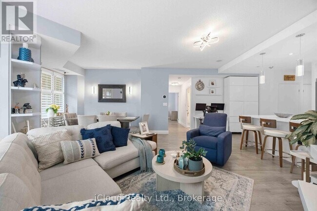 Photo du bâtiment - 300 Bloor St E