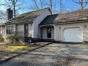 Building Photo - 300 Pleasants Dr