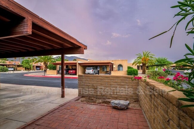 Building Photo - 510 W Cll Lago