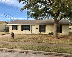 Building Photo - 5006 Kingston Dr