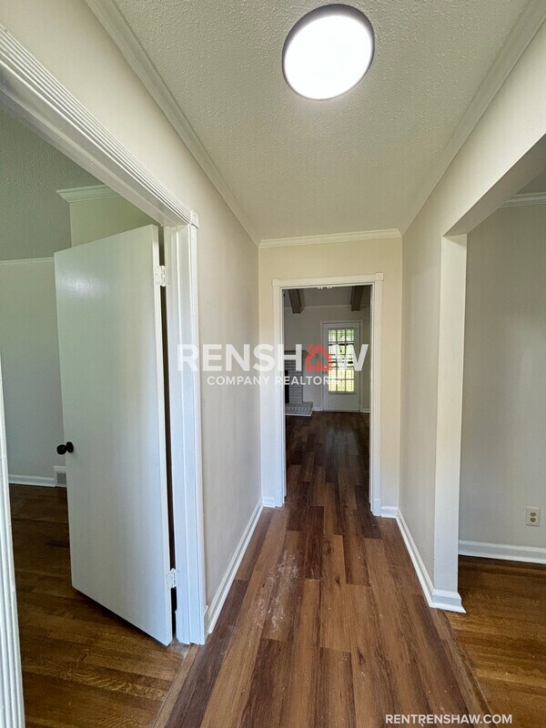Foto del edificio - 4985 Darlington Dr