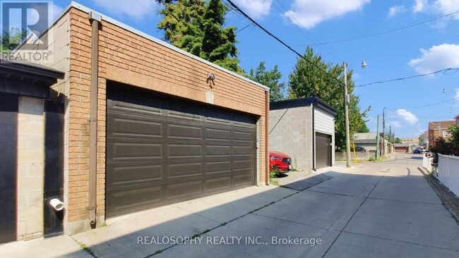 Building Photo - 449a Brock Ave