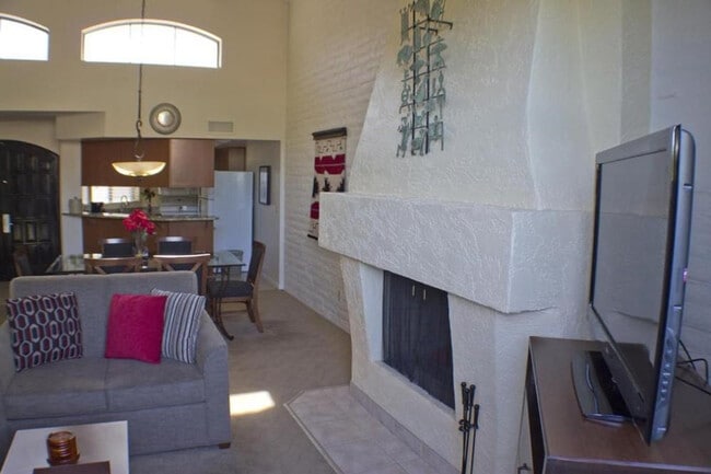 Foto del edificio - 6302 E Camelback Rd