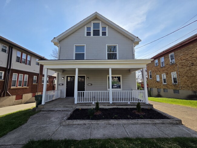 Building Photo - 810 Pedretti Ave