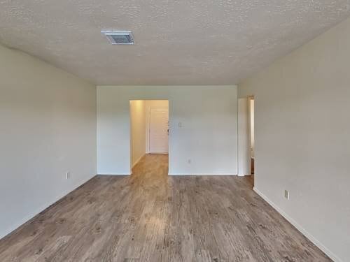 Building Photo - 9812 Robin St