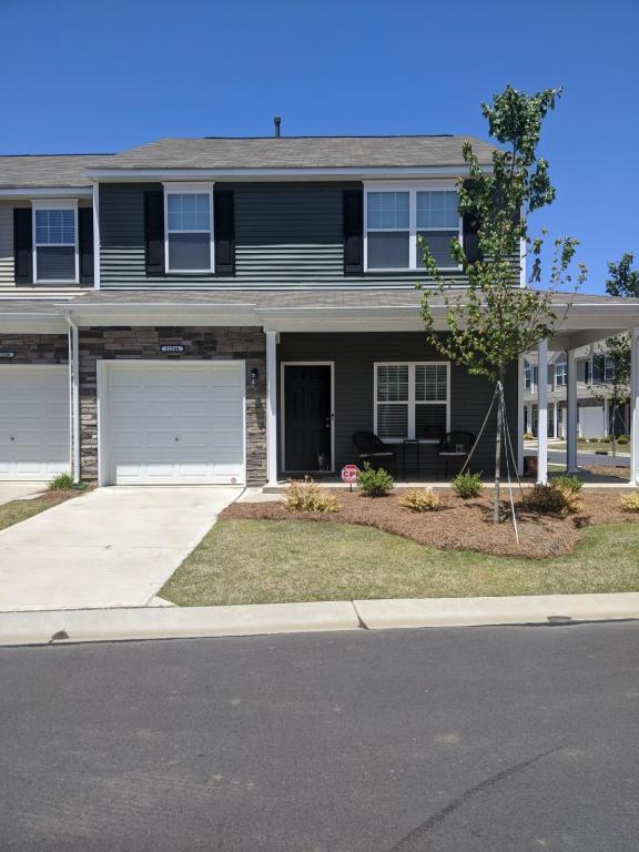 Primary Photo - 12204 Whiteside Dr