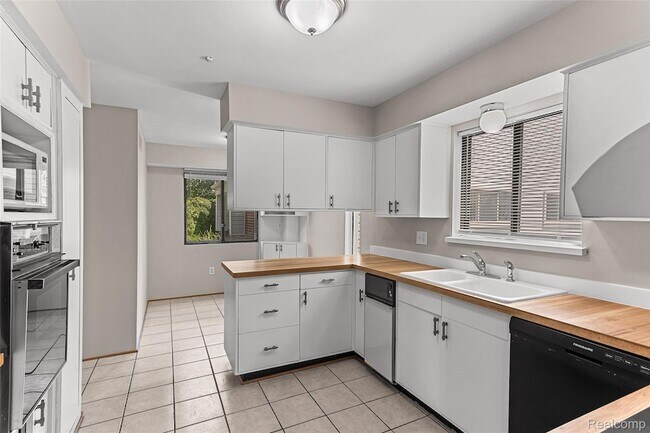 Foto del edificio - 5317 Fairway Ln