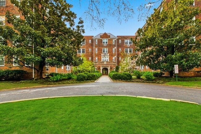 Photo - Spacious 1BR/1BA in Fabulous Cathedral Heights neighborhood! House