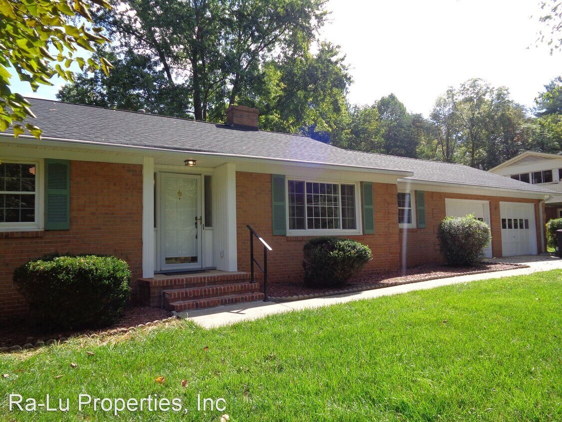 Primary Photo - 3 br, 2 bath House - 251 Commonwealth Dr.