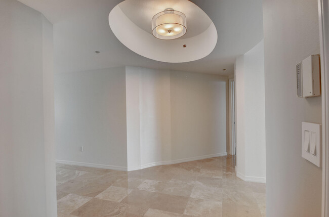 Building Photo - 3700 S Ocean Blvd