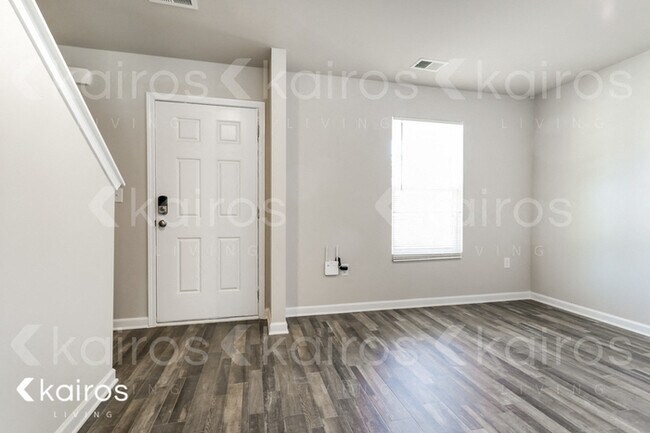 Foto del edificio - 833 Dove Tree Ln