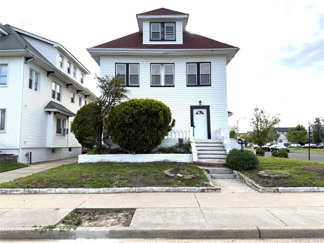Building Photo - 517 Laurelton Blvd