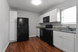 Building Photo - 3621 Mainer St