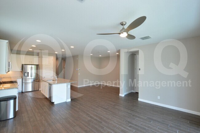 Building Photo - 716 W Anderson Dr