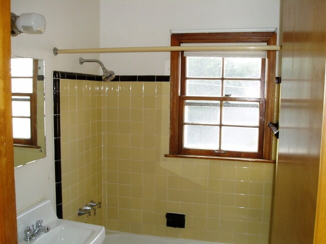 Building Photo - 8323 W North Ave