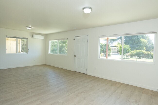 Building Photo - 3BR/1BA Home w/ Large Yard, Driveway Parking, Updated Kitchen, Split AC & W/D Hookups – Oxnard Ne...