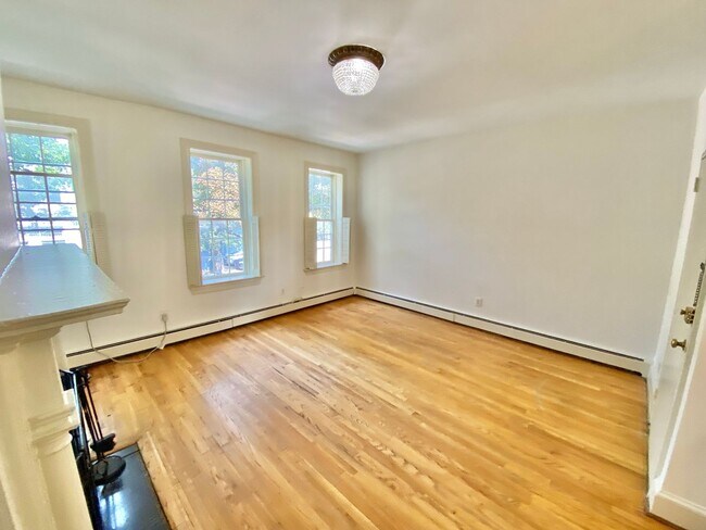 Foto del edificio - 327 C St SE