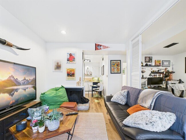 Building Photo - 2529 Rio Grande St