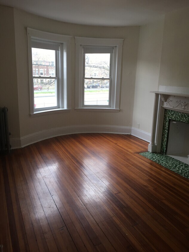 Primary Photo - 1330 Commonwealth Ave