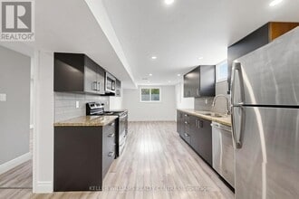 Building Photo - 807 Greenfield Crescent