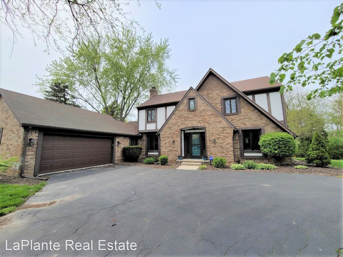 Primary Photo - 4 br, 2.5 bath House - 6 Ridgewood Cr