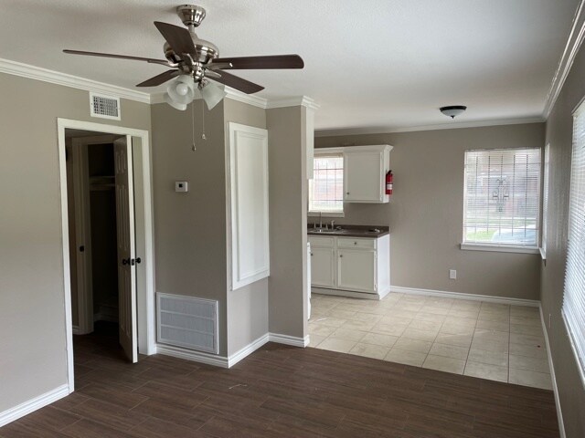 Entrance / Living Room - 3815 Briley St