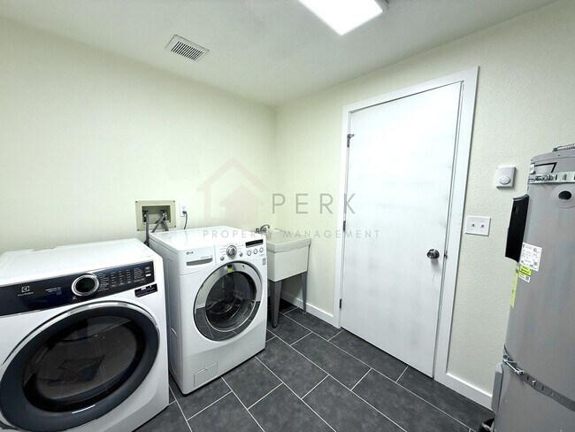 Foto del edificio - Forest-View 2 Bedroom on Oak Bay Road, Port Hadlock