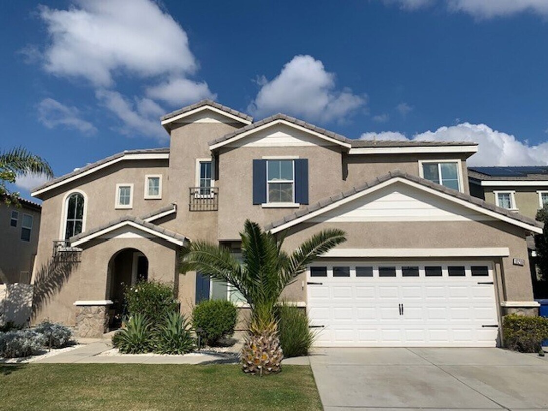 Foto principal - 3-Bedroom | 2.5 Bathroom Home with Solar, ...