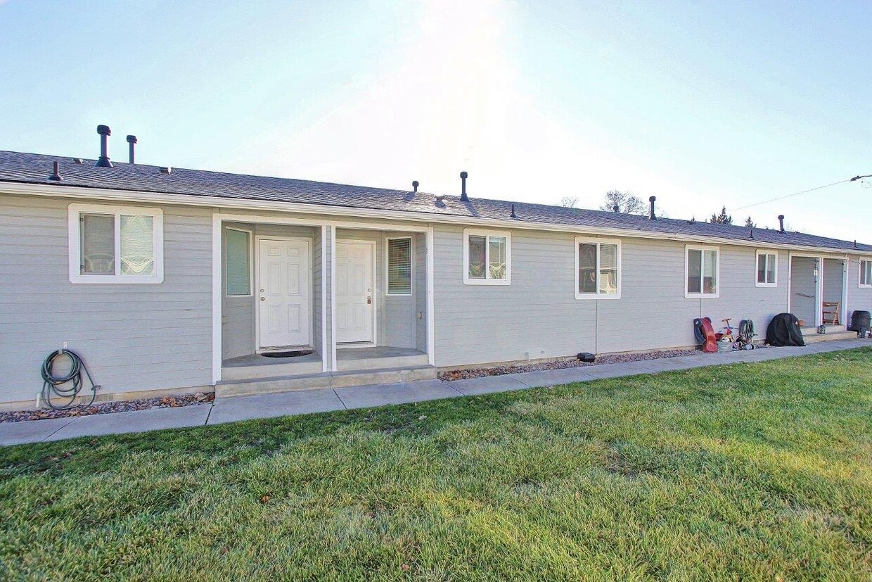 Primary Photo - 527 N Moffatt Ave
