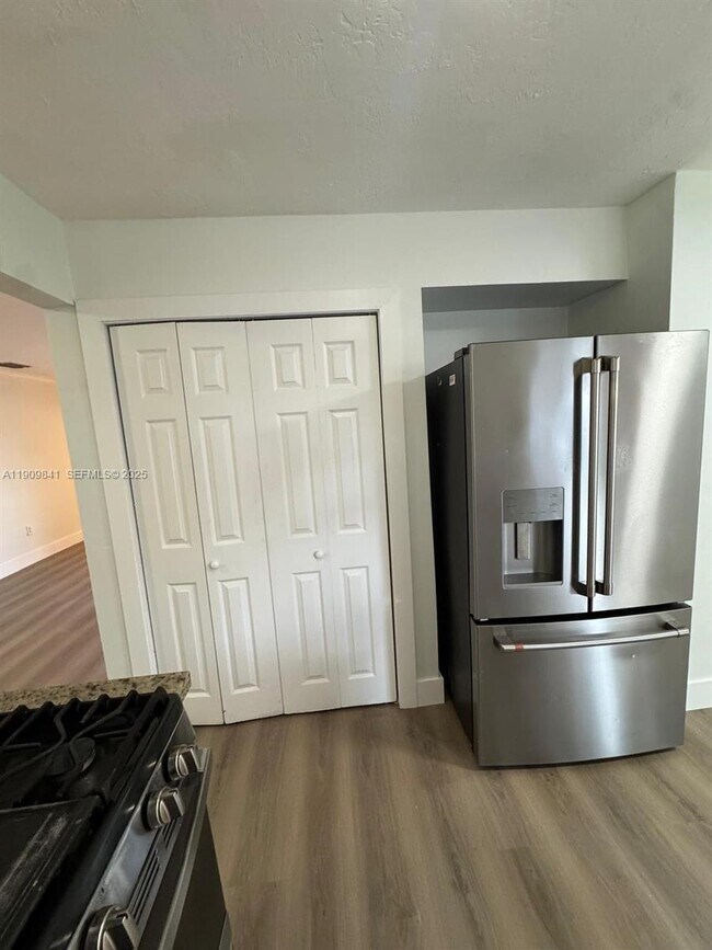 Foto del edificio - 8670 NW 28th Pl