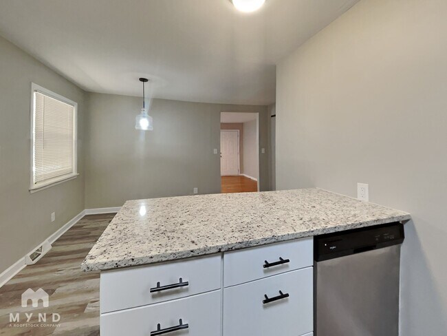 Building Photo - 2400 Longleaf Dr