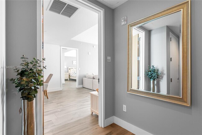 Building Photo - 10201 Collins Ave