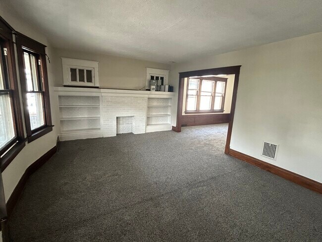 Building Photo - 473 Colvin Ave