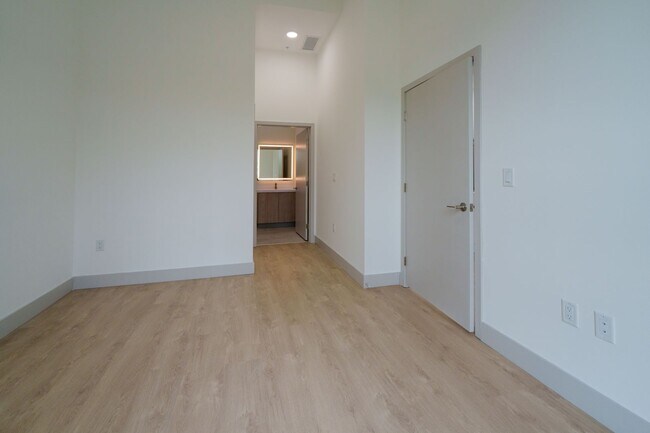 Interior Photo - Gardens Residences
