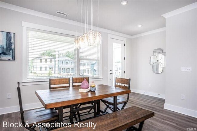 Foto del edificio - 3 br, 2.5 bath House - 221 Wendover Parkway