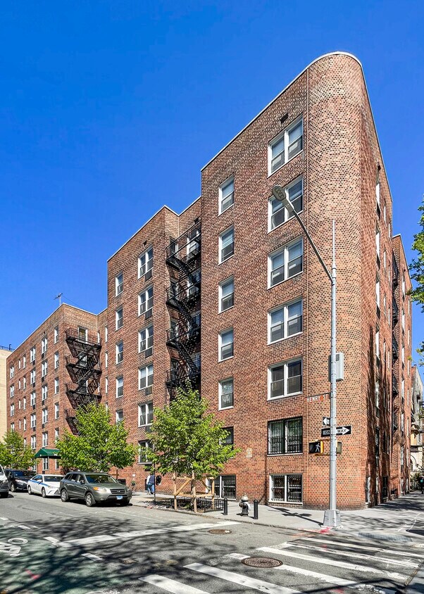 Foto del edificio - 245 Henry St