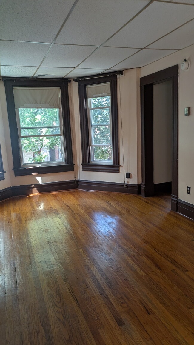 Building Photo - 3621 S Hamilton Ave