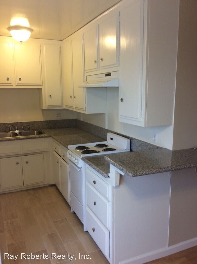 Building Photo - 315 Gladys Ave