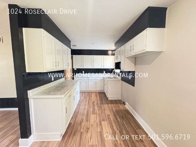 Building Photo - 1024 Roseclair Dr