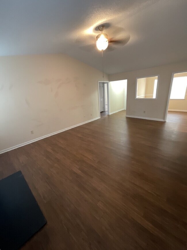 Foto del edificio - Nice 3 Bedroom, 2 Bath Home - 3115 Belmont...